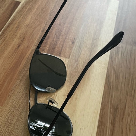 Ray-Ban Black Aviator Sunglasses - Picture 5 of 7